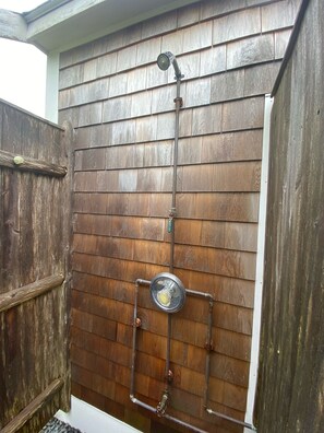 Shower, hair dryer, toilet paper