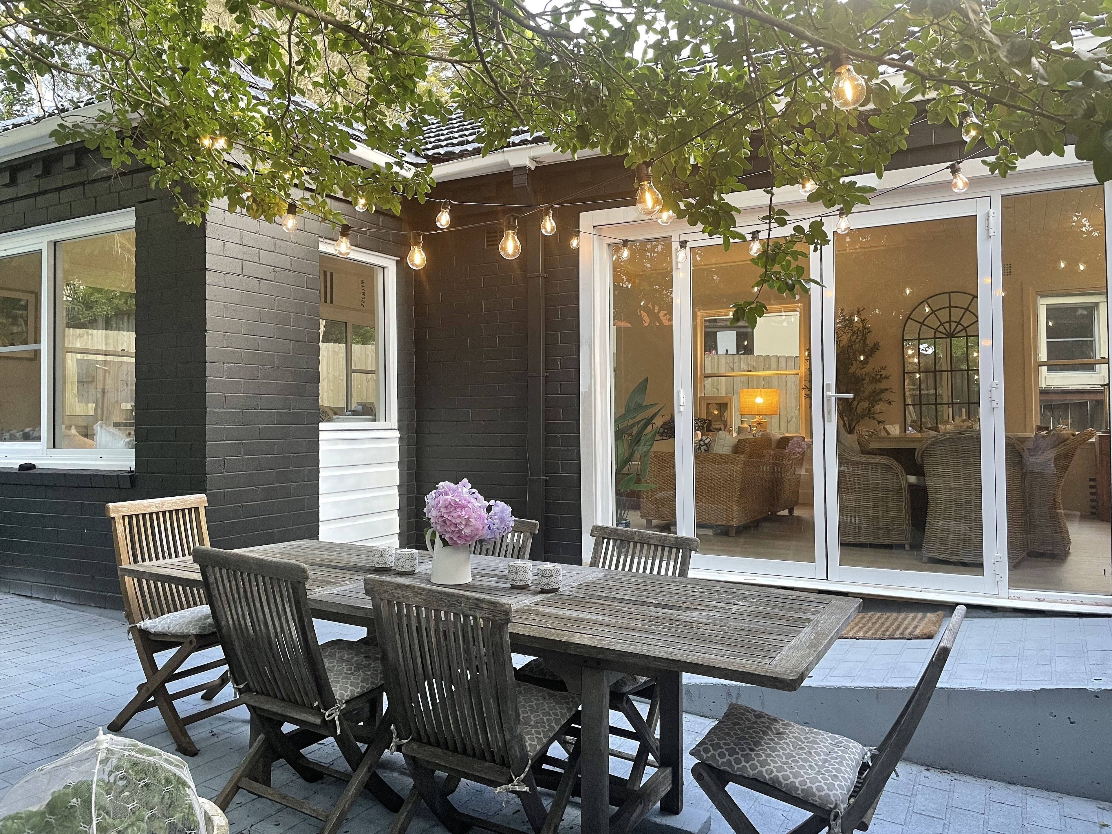 Stylish Beach home 1 minute walk to Manly Dam 6 Minute drive to Manly Beach 