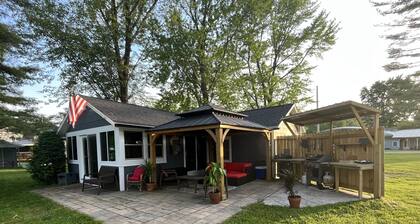 Waterfront!Outdoor living! Canoe kayaks paddleboard 60 ft dock Newly Renovated