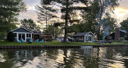 Waterfront!Outdoor living! Canoe kayaks paddleboard 60 ft dock Newly Renovated