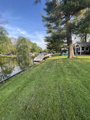Property grounds - Waterfront!Outdoor living! Canoe kayaks paddleboard 60 ft dock Newly Renovated (Bridgeport)