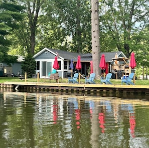 Property grounds - Waterfront!Outdoor living! Canoe kayaks paddleboard 60 ft dock Newly Renovated (Bridgeport)