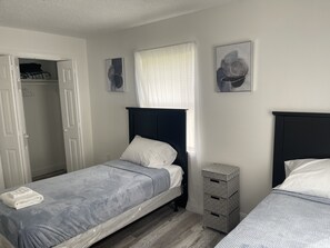 3 chambres, fer et planche à repasser, Wi-Fi gratuit, draps fournis