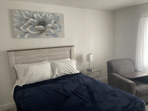 3 bedrooms, iron/ironing board, free WiFi, bed sheets - Fully Remodeled Lakeland Home, close to I4 & shopping (Lakeland)