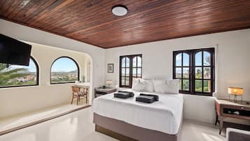 6 bedrooms, desk, iron/ironing board, travel crib