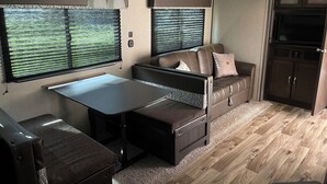 スマートテレビ、ステレオ