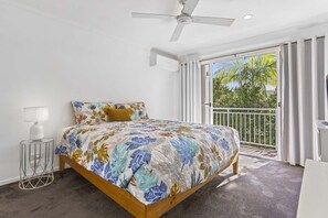 3 slaapkamers, een strijkplank/strijkijzer, gratis wifi, beddengoed
