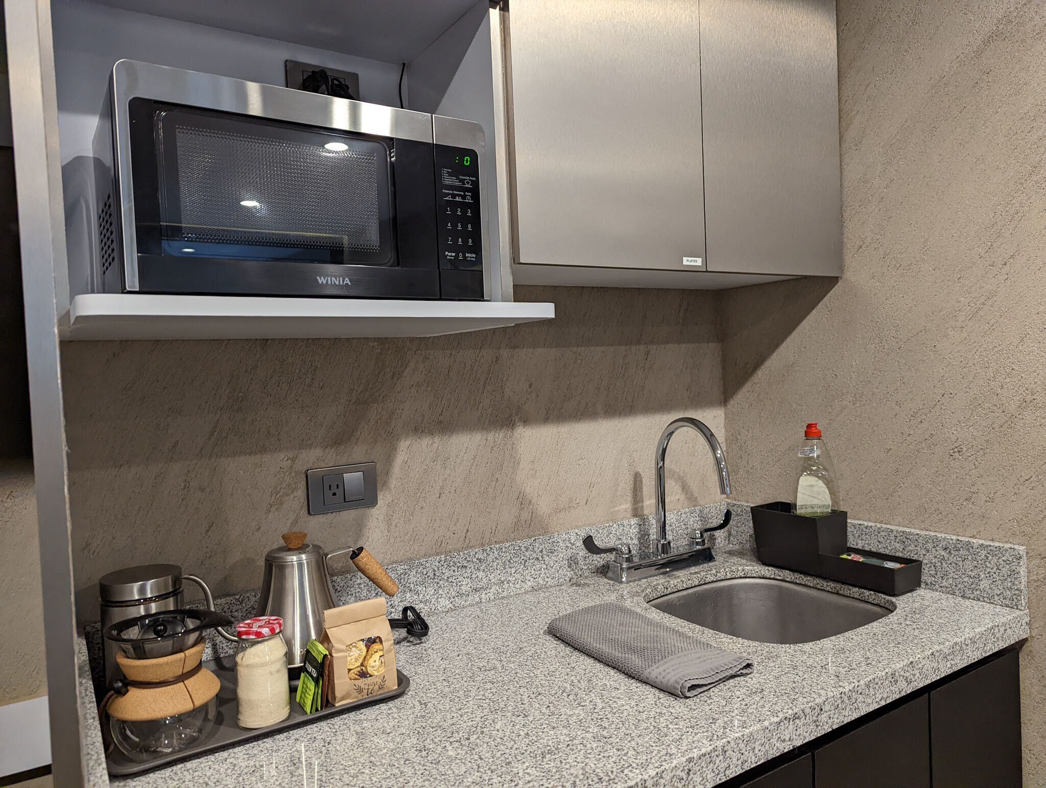 Refrigerador, microondas, horno, placa de cocina