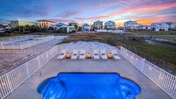Outdoor pool, a heated pool