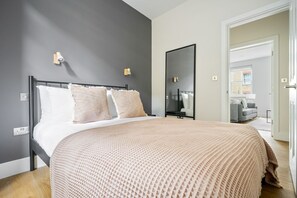 2 bedrooms, iron/ironing board, WiFi, bed sheets - Open plan Waterloo, 2BR, New build, terrace, by Blueground (London)