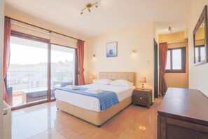 5 bedrooms, iron/ironing board, Internet, bed sheets