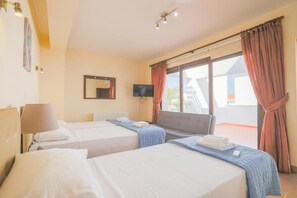 5 bedrooms, iron/ironing board, Internet, bed sheets