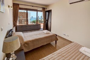 5 bedrooms, iron/ironing board, Internet, bed sheets