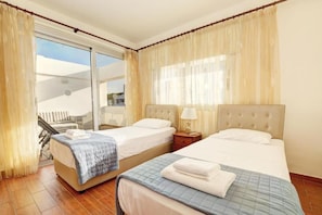 2 bedrooms, iron/ironing board, Internet, bed sheets