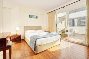 2 bedrooms, iron/ironing board, Internet, bed sheets