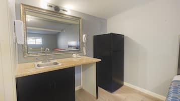 Kamar, 1 Tempat Tidur Queen dengan tempat tidur Sofa | Kamar mandi | Perlengkapan mandi gratis, pengering rambut,  dan handuk
