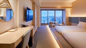 セーフティボックス (室内)、デスク、ノートパソコン用作業スペース、遮光カーテン