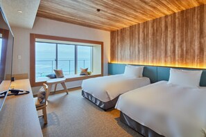 客房内保险箱、办公桌、笔记本电脑工作区、遮光窗帘