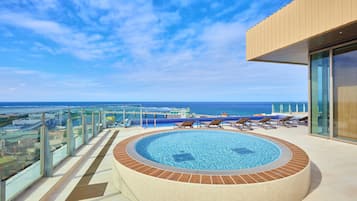 Seasonal outdoor pool, pool umbrellas, sun loungers