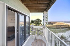 Outdoor dining - Romar Beach 101 | Beachfront Condo Sleeps 5 (Orange Beach)