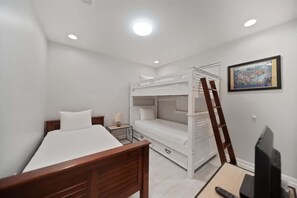 2 室のベッドルーム、アイロン / アイロン台、WiFi、ベッドシーツ
