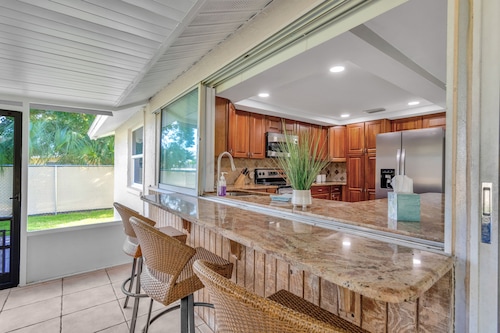 Jamaican Relaxation 3 bedrooms heated pool and unique game room 