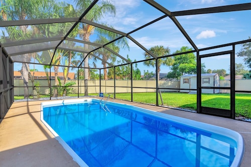 Jamaican Relaxation 3 bedrooms heated pool and unique game room 
