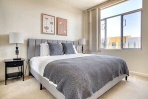 2 habitaciones, tabla de planchar con plancha, wifi y ropa de cama