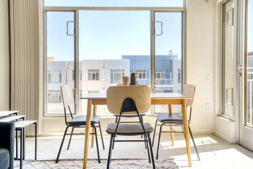 Hip Palo Alto 2BR w/ W/D & Pool, walk to Pinterest, by Blueground