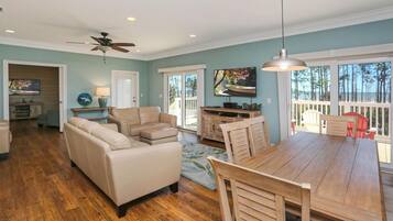 House, Multiple Beds (Treasure Road) | Living area