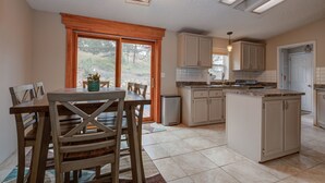 Dining - Hot Tub, Large Kitchen, Stunning Views & Hiking Trails Nearby (Florissant)