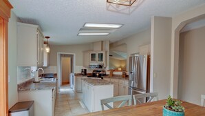 Private kitchen - Hot Tub, Large Kitchen, Stunning Views & Hiking Trails Nearby (Florissant)