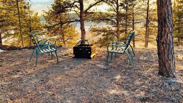 Property grounds - Hot Tub, Large Kitchen, Stunning Views & Hiking Trails Nearby (Florissant)