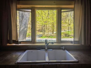 Ensemble douche/baignoire, sèche-cheveux, serviettes fournies, savon