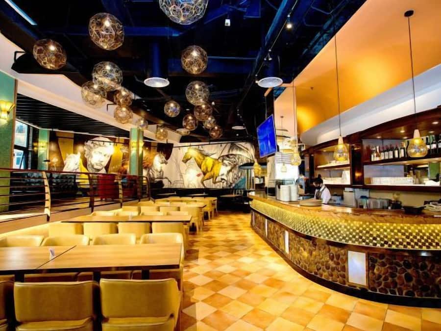 Bar (trong khuôn viên)