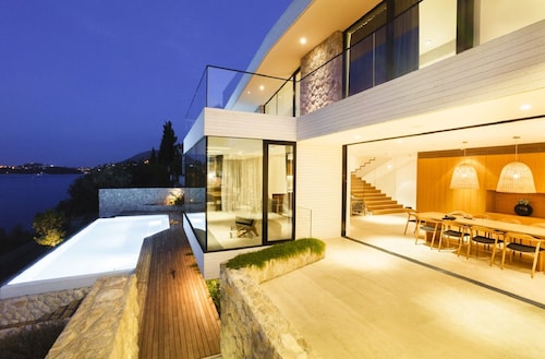 Furnish 2 bedrooms for short term rental.