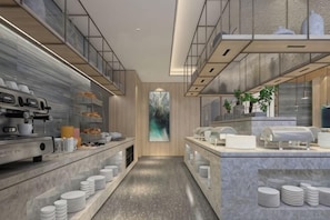 Uma cozinha moderna com bancadas de mármore, eletrodomésticos de aço inoxidável e uma ilha central com pia.