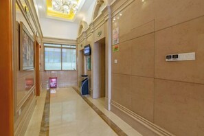 المنشأة من الداخل