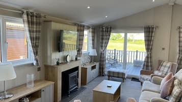 Télévision, cheminée, chaßne hi-fi