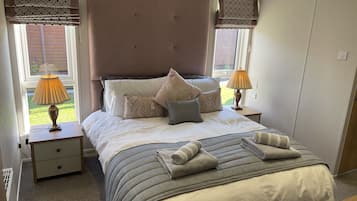 2 bedrooms, iron/ironing board, bed sheets