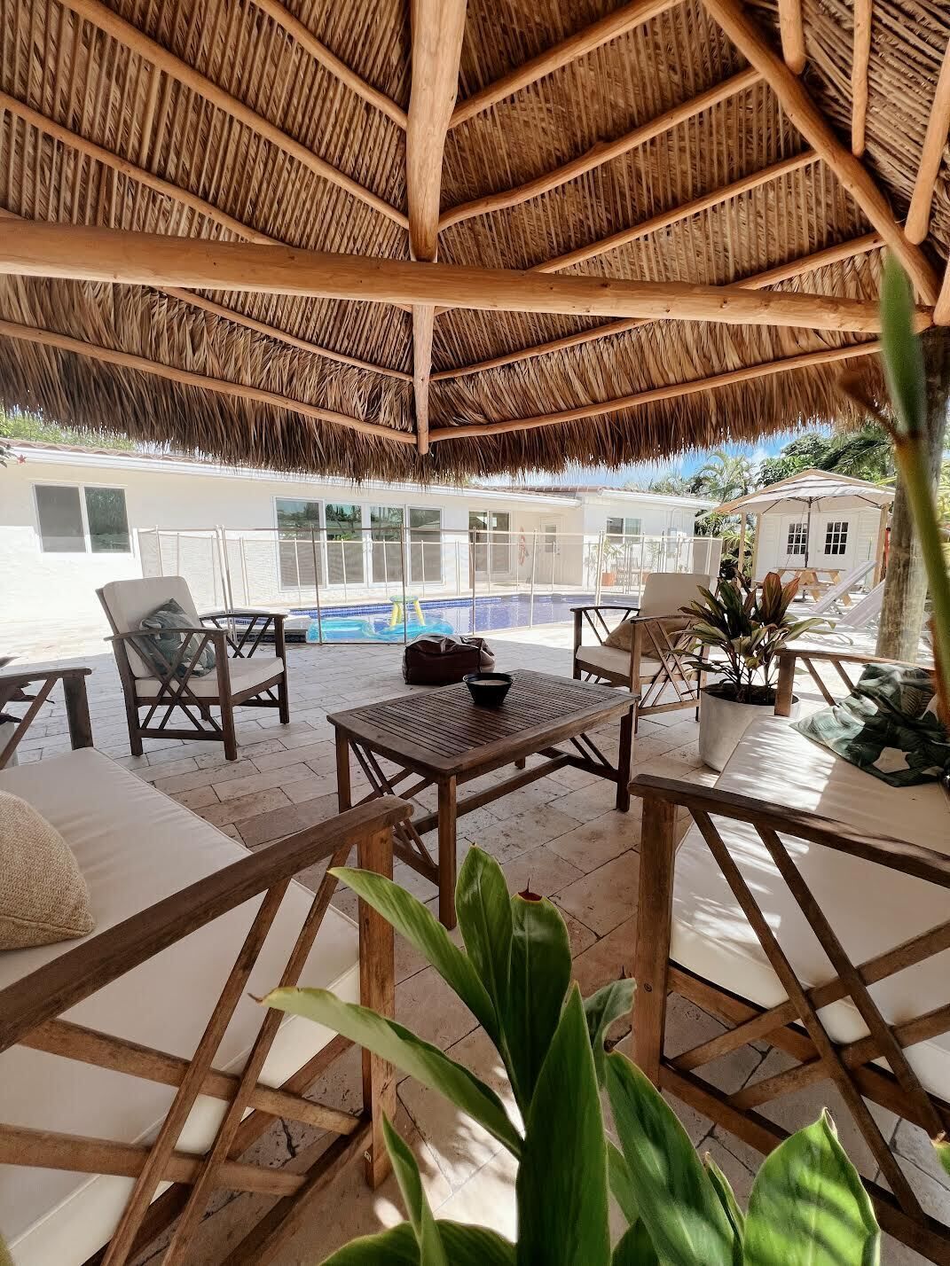 LARGE 4 bdrm Florida home w/ Salt water pool + master suite