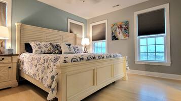 4 bedrooms, desk, iron/ironing board, free WiFi