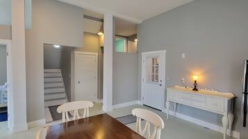 4 bedrooms, desk, iron/ironing board, free WiFi