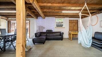 Fernseher, Tischtennisplatte