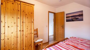 3 bedrooms, free WiFi, bed sheets