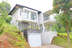 Exterior - 3 Bed Villa The Dago View (Jawa Barat)