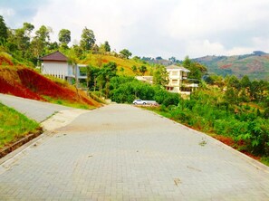 Property grounds - 3 Bed Villa The Dago View (Jawa Barat)