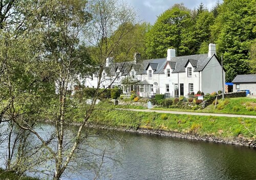 Coorie Doon, picturesque setting on Crinan Canal