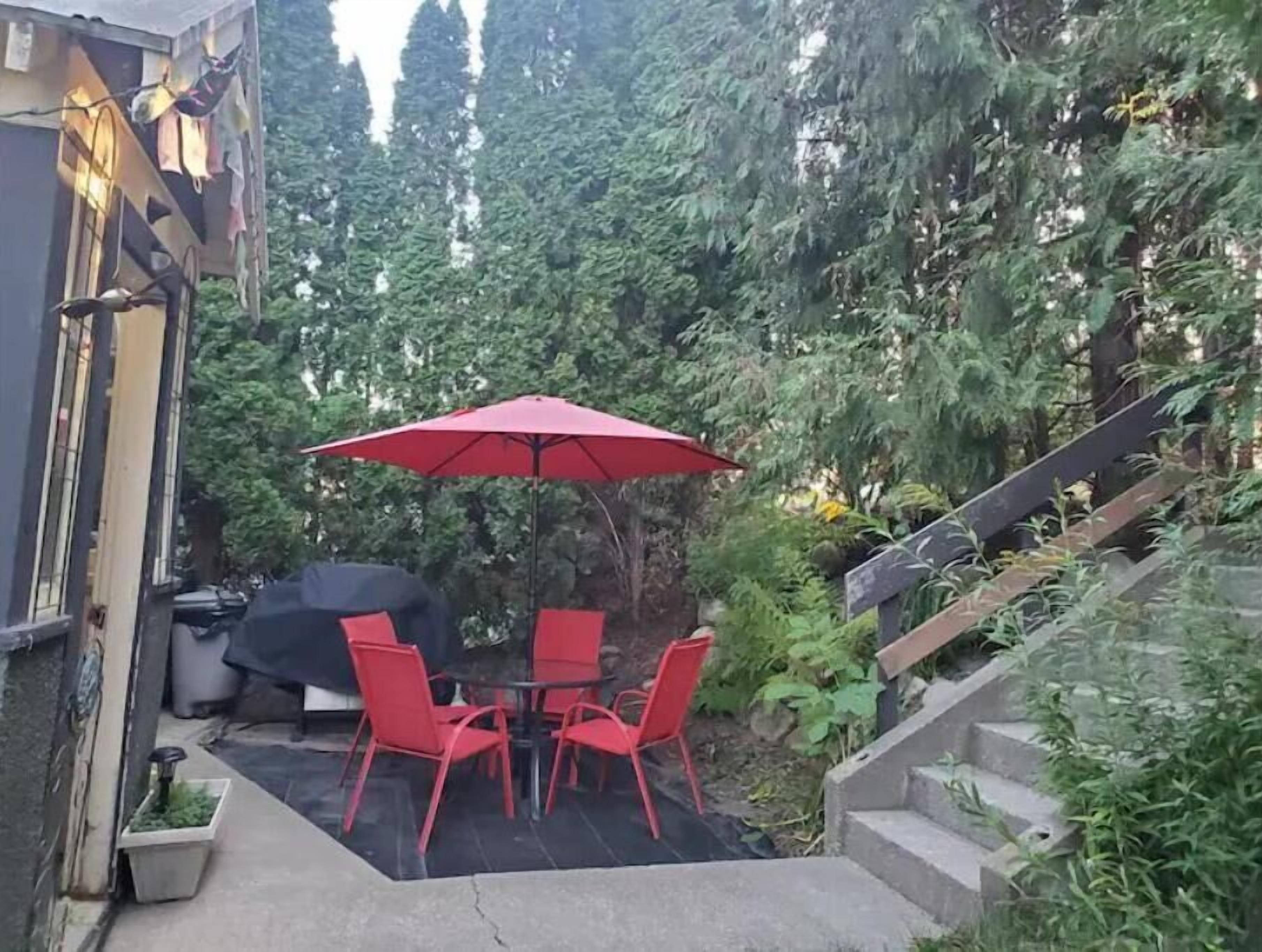 屋外ダイニングエリア