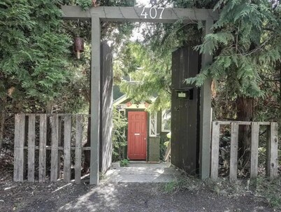 Quiet, Family Friendly Suite Downtown Castlegar